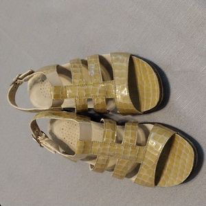 SAS Allegro Heel Strap Sandal Taupe Croc Print Patent Leather Womens 5